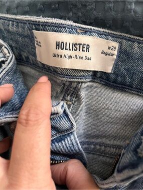 Hollister Ultra High-Rise Dad Jeans – Light Wash Blue